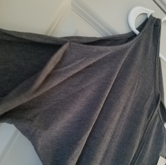 Cold shoulder top - Picture 3 of 4